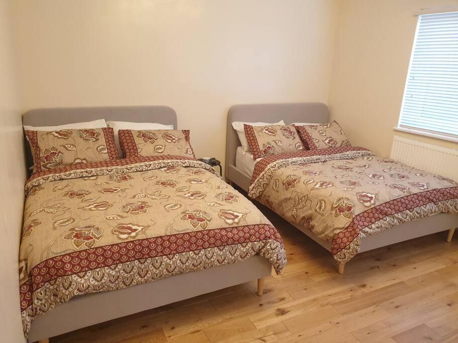 London Luxury 2 Bedroom Flat Sleeps 8 Free Parking East Barnet Exterior photo